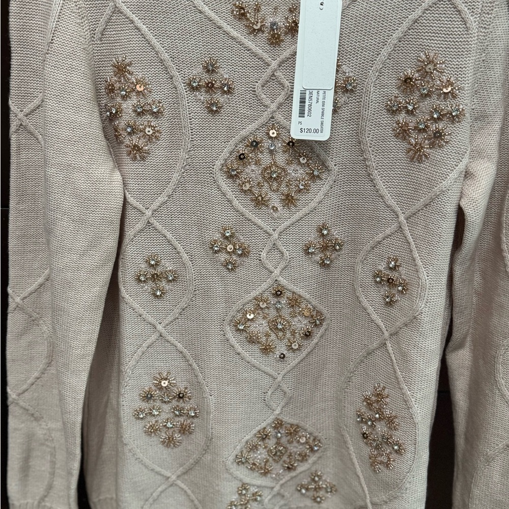Sweater with shiny beads